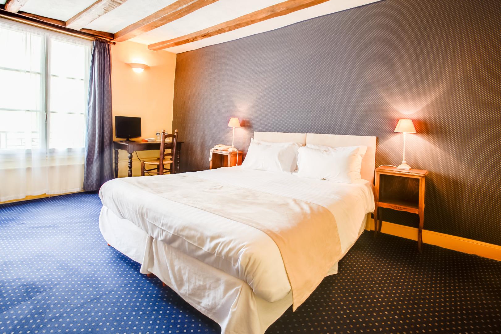 Grand Monarque Hotel