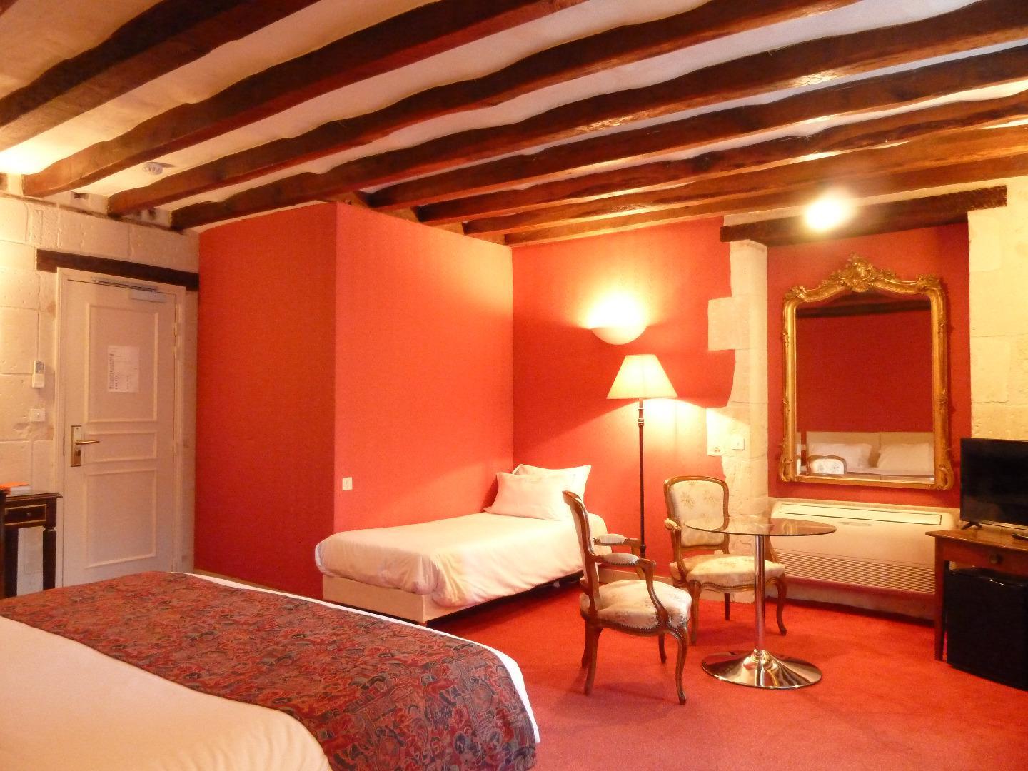 Grand Monarque Hotel 4*