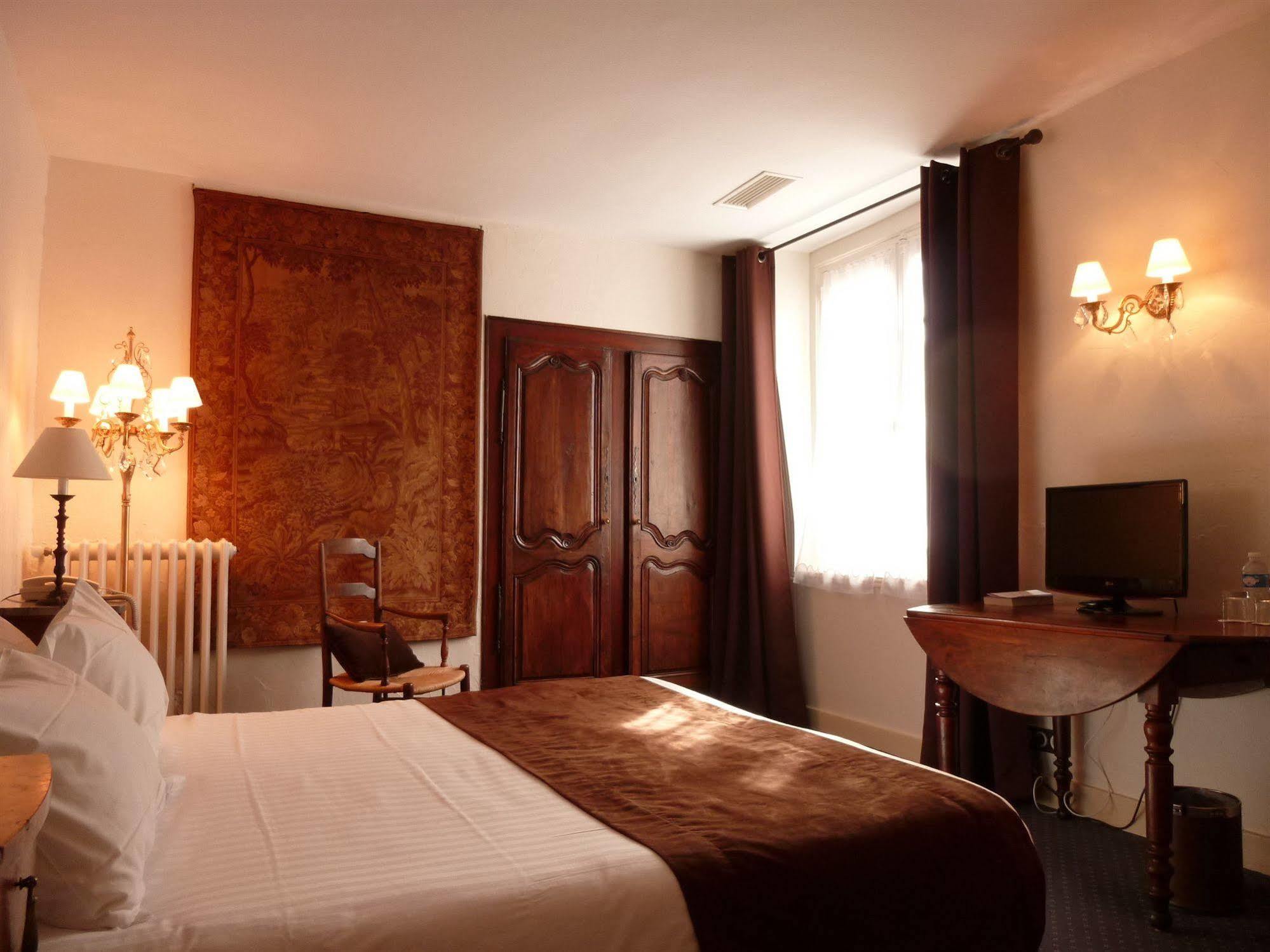 Grand Monarque Hotel 4*